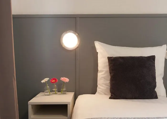 Dupuis ホテル ファルケンブルフ